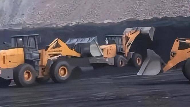 华为p8max手机热点
:内蒙古一露天煤矿坍塌，已有2人遇难，或与山体滑坡有关